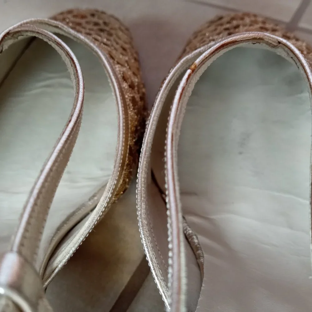 VINTAGE GOLD LAMÉ & SEQUIN SHOE - Picture 6 of 14